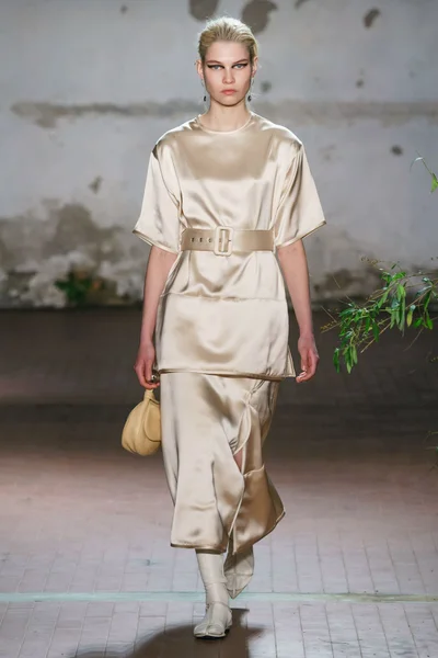 Look 9